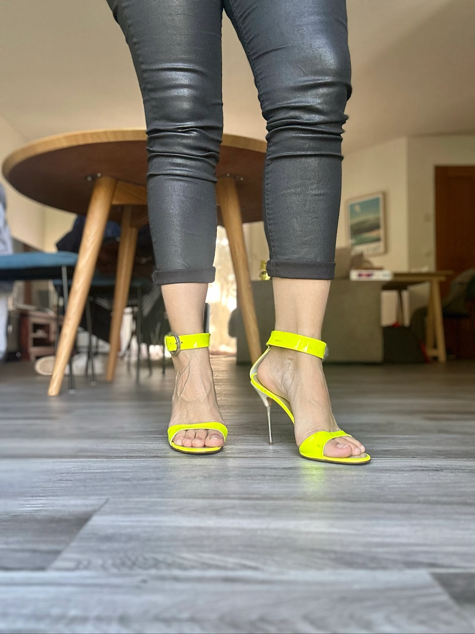 Sandales à talons en cuir vernis jaune fluo néon talons 10,5cm Pointure 39 1/2 Guiseppe Zanotti – photo 5